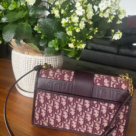 Beautiful bag excellent quality: ( price reflects authenticity) - Picture 4 of 4